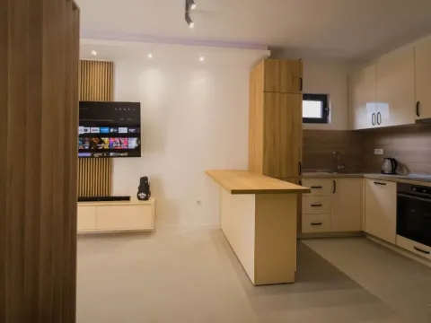 Izdavanje, jednosoban stan, 38m², Sveta Vrača, Kotor - image 2