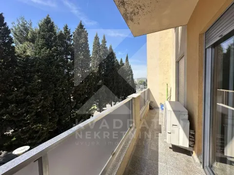 Izdavanje, dvosoban stan, 64m², Centar, Podgorica - image 12