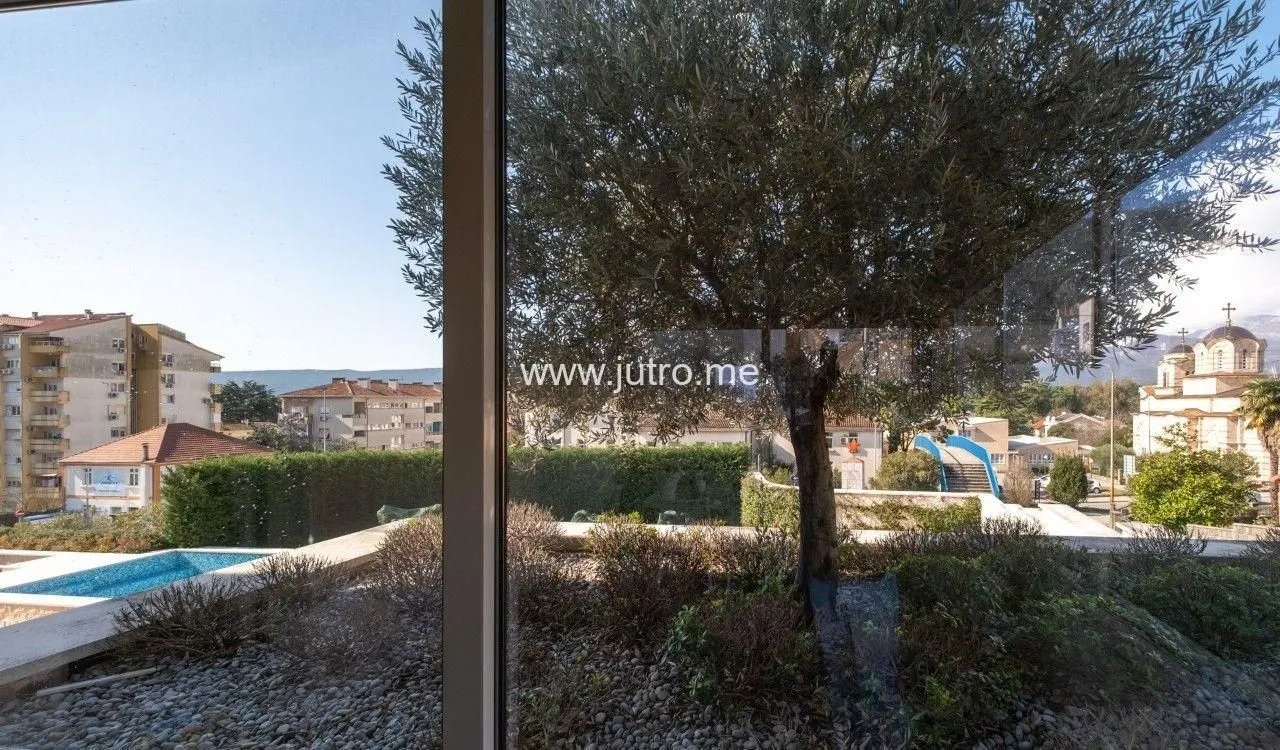 Prodaja, dvosoban stan, 103m², Centar, Tivat