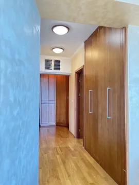 Izdavanje, trosoban stan, 100m², Centar, Podgorica - image 2