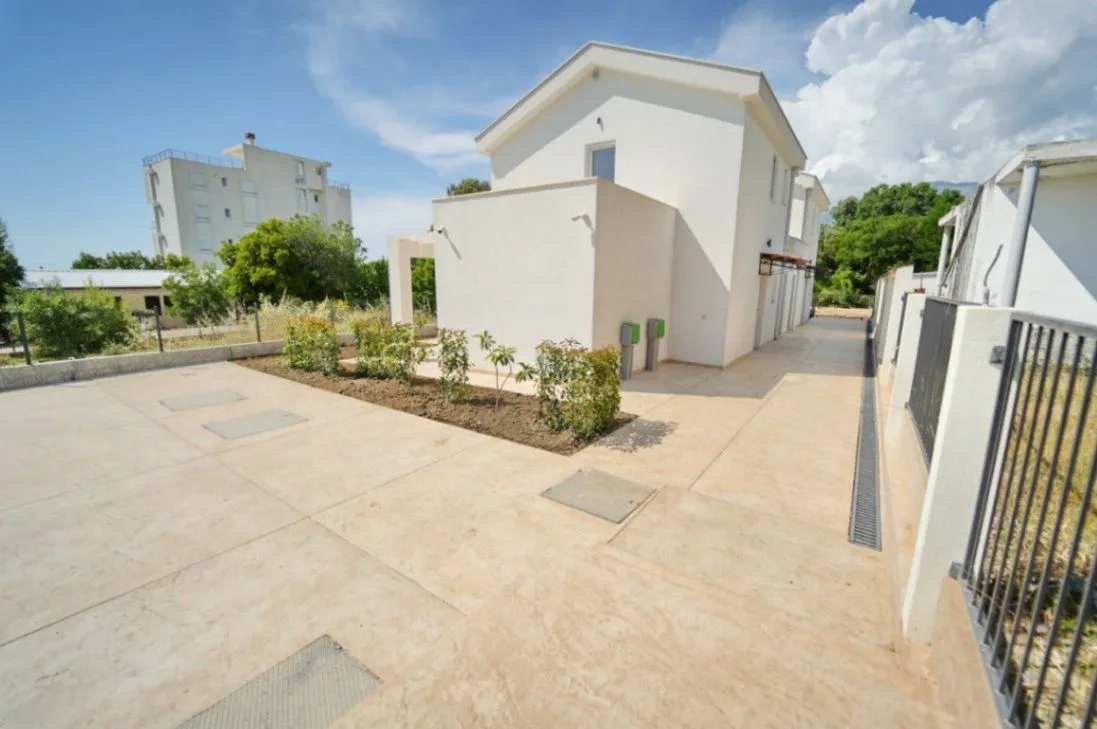 Sale, house, 184m², Hladna Uvala, Bar
