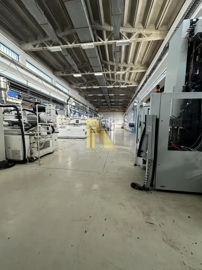 Izdavanje, poslovni prostor, 1000m², Klisa, Novi Sad Sve Podlokacije