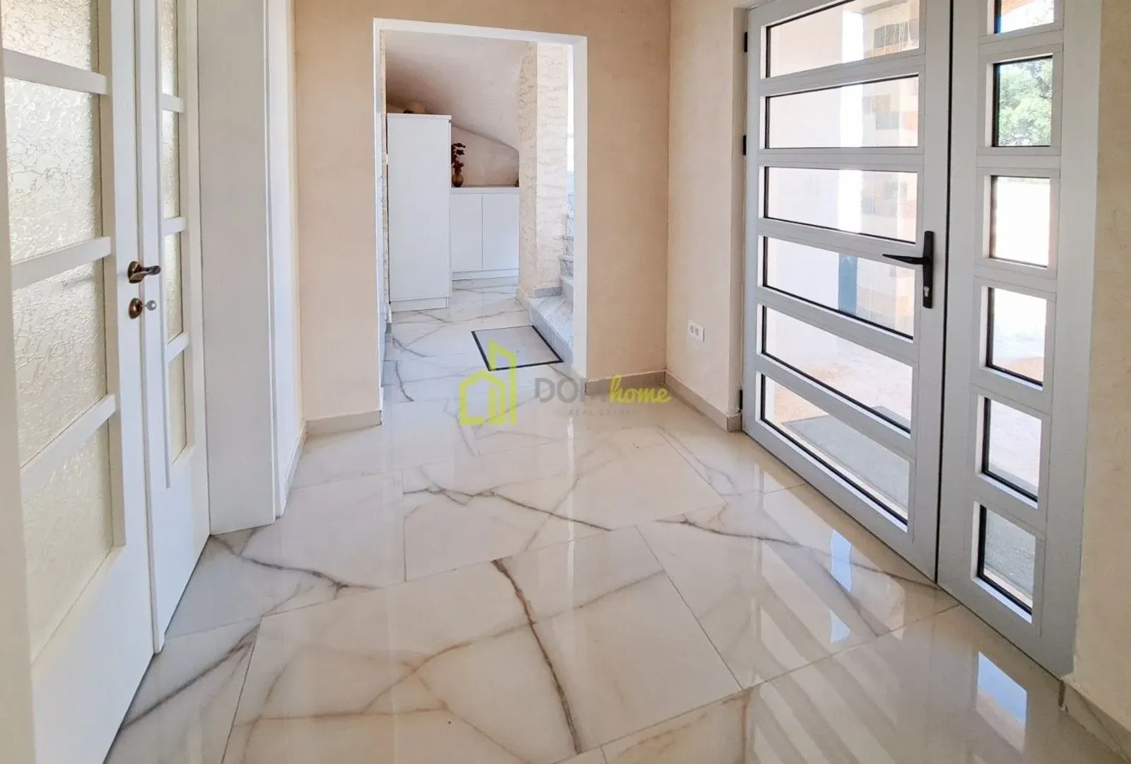 Rent, house, 170m², Bar, Crna Gora