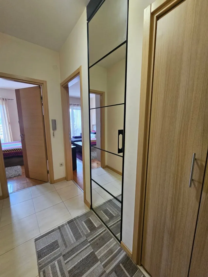 Izdavanje, jednosoban stan, 52m², Blok 6, Podgorica