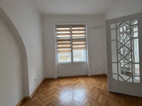 Rent, three bedroom apartment, 120m², Kalenić Pijaca, Vračar Sve Podlokacije - image 12