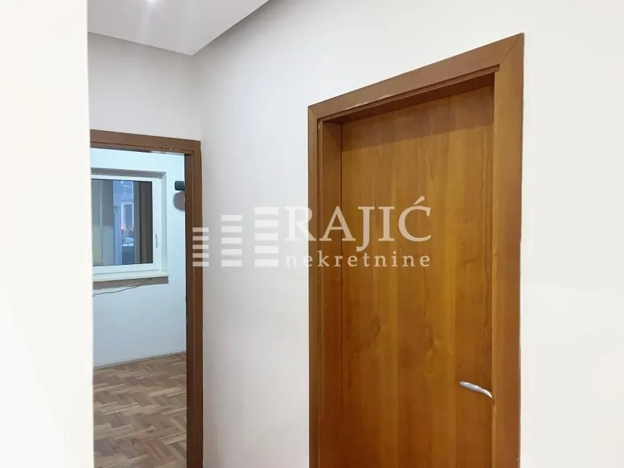 Rent, four bedroom apartment, 110m², Uciteljsko Naselje, Zvezdara Sve Podlokacije