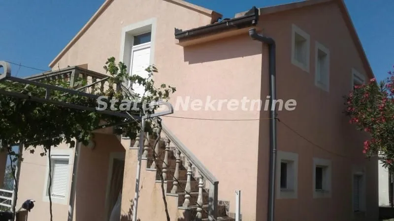 Prodaja, kuća, 190m², Šušanj, Bar