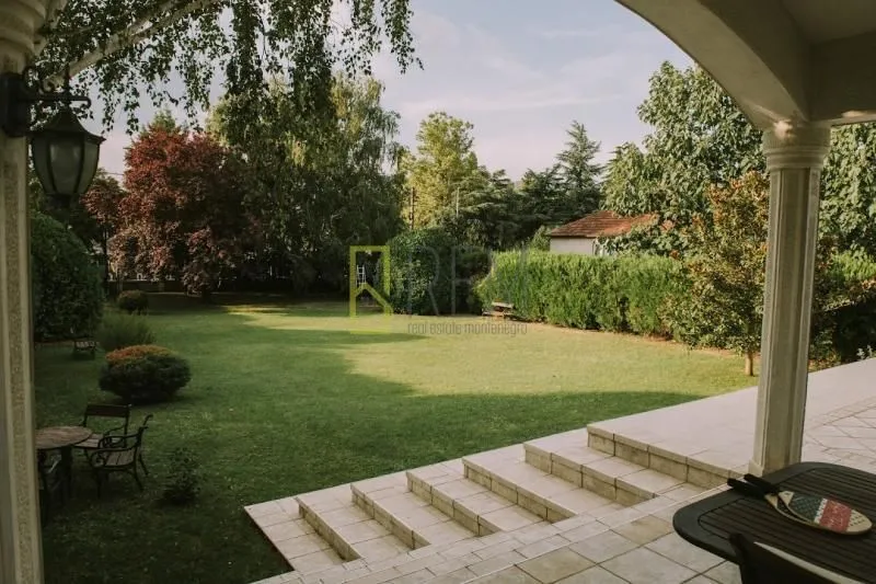 Prodaja, kuća, 460m², Zagorič, Podgorica