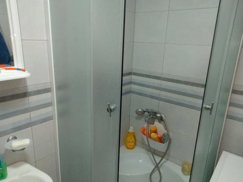 Bathroom with a shower cabin and a washbasin.