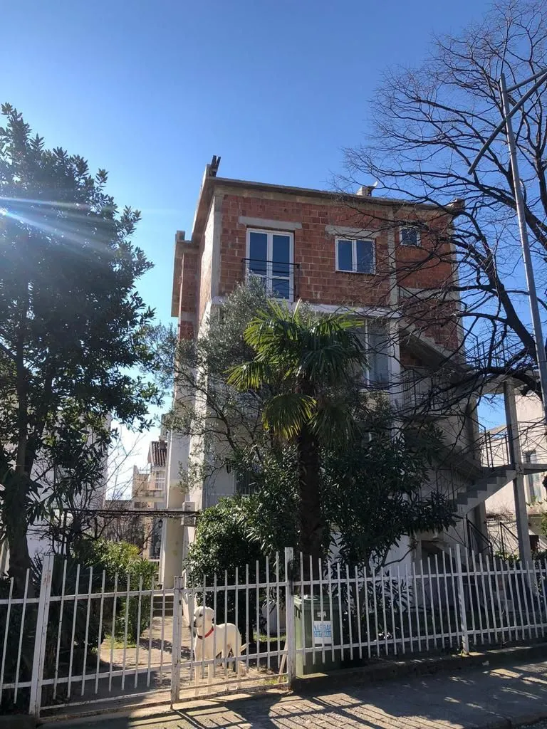 Prodaja, kuća, 365m², Šušanj, Bar