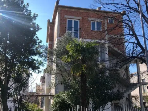 Prodaja, kuća, 365m², Šušanj, Bar - image 1