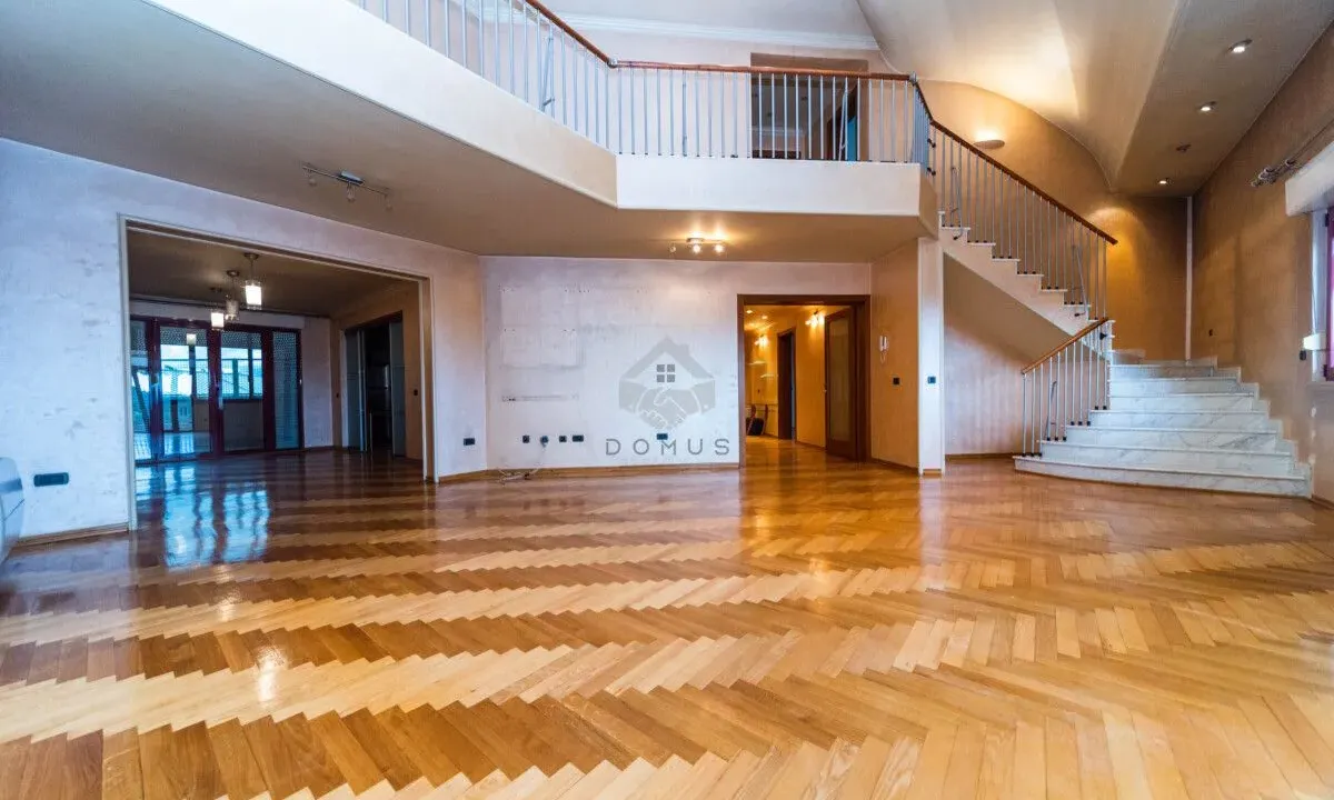 Prodaja, četvorosoban stan, 355m², Preko Morače, Podgorica