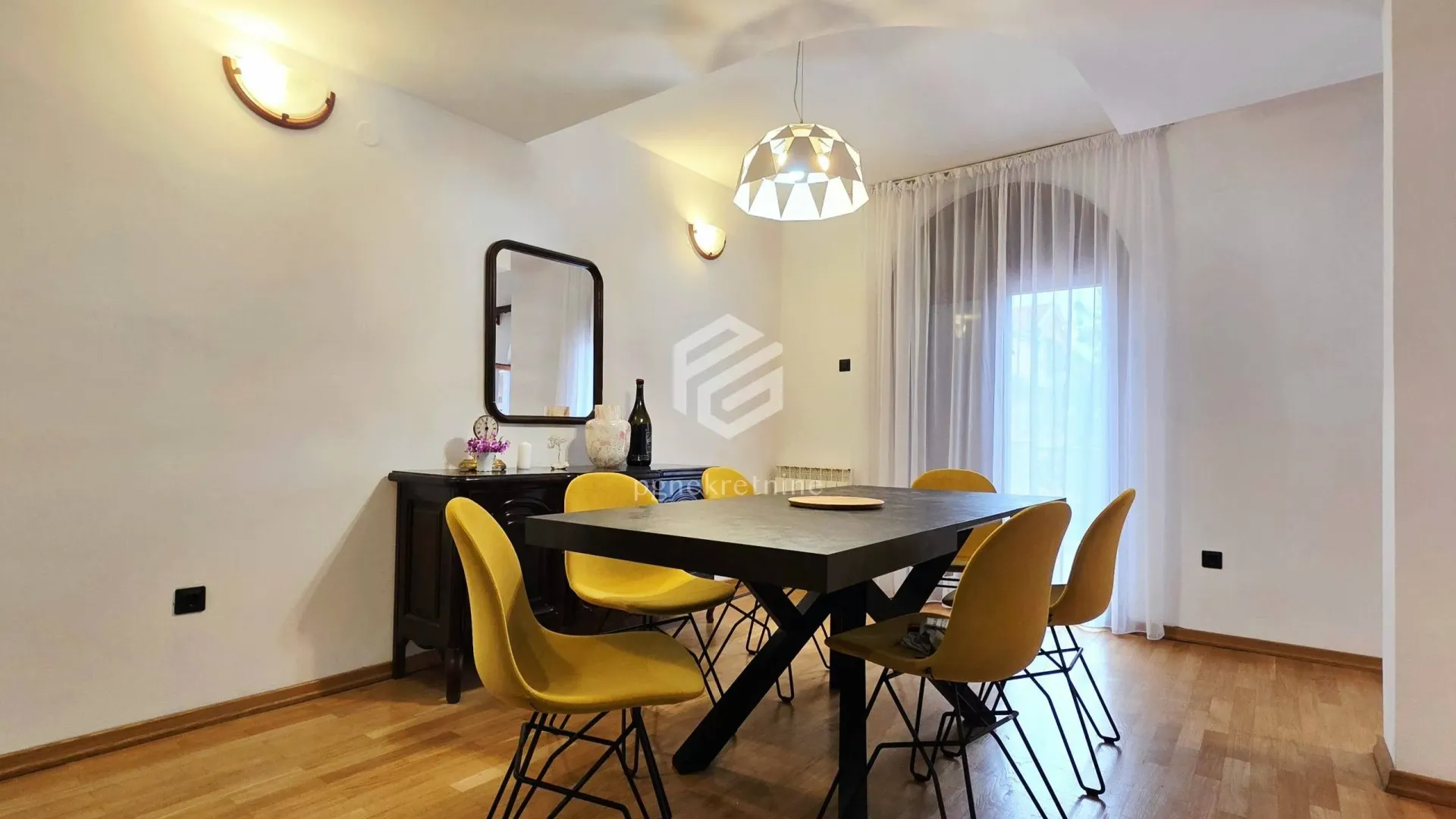 Rent, house, 285m², Gorica C, Podgorica