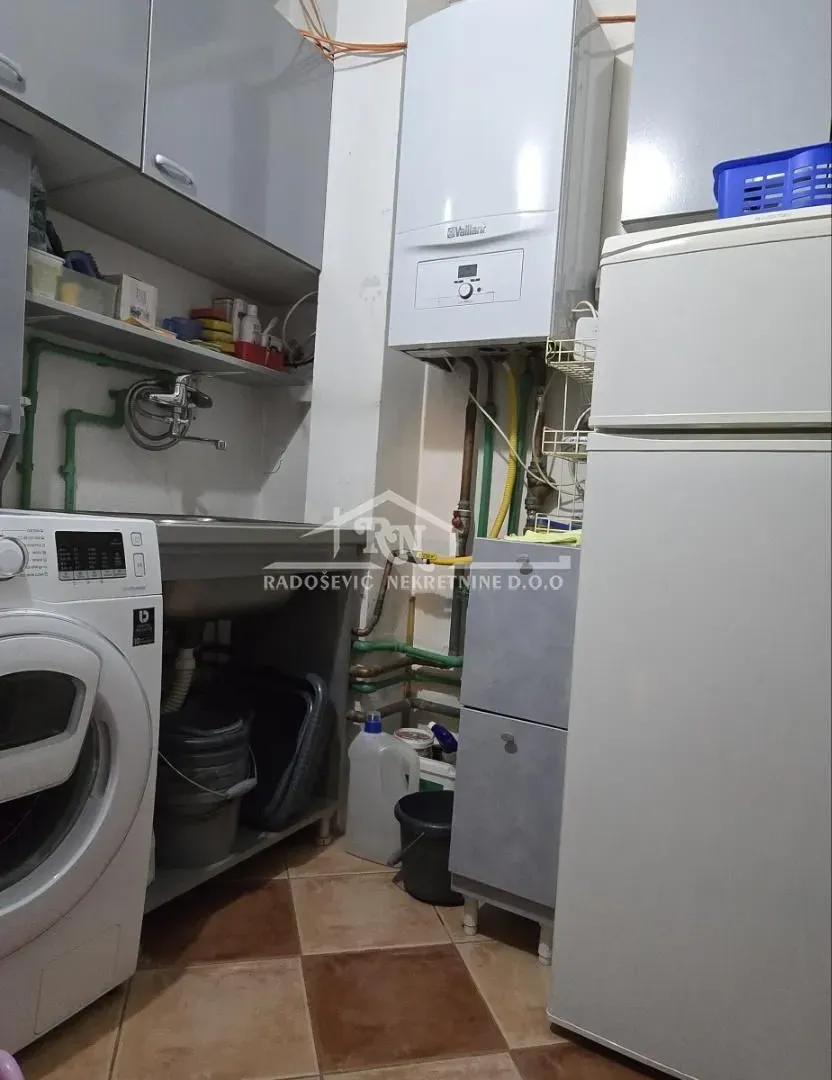 Prodaja, stan, 199m², Petlovo Brdo, Beograd