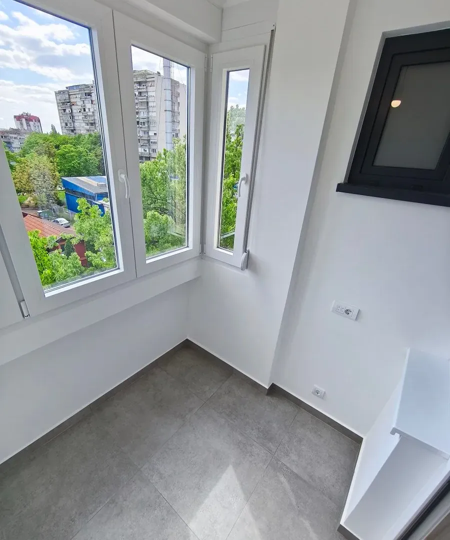 Prodaja, trosoban stan, 54m², Zemun Save Kovačevića, Zemun Sve Podlokacije