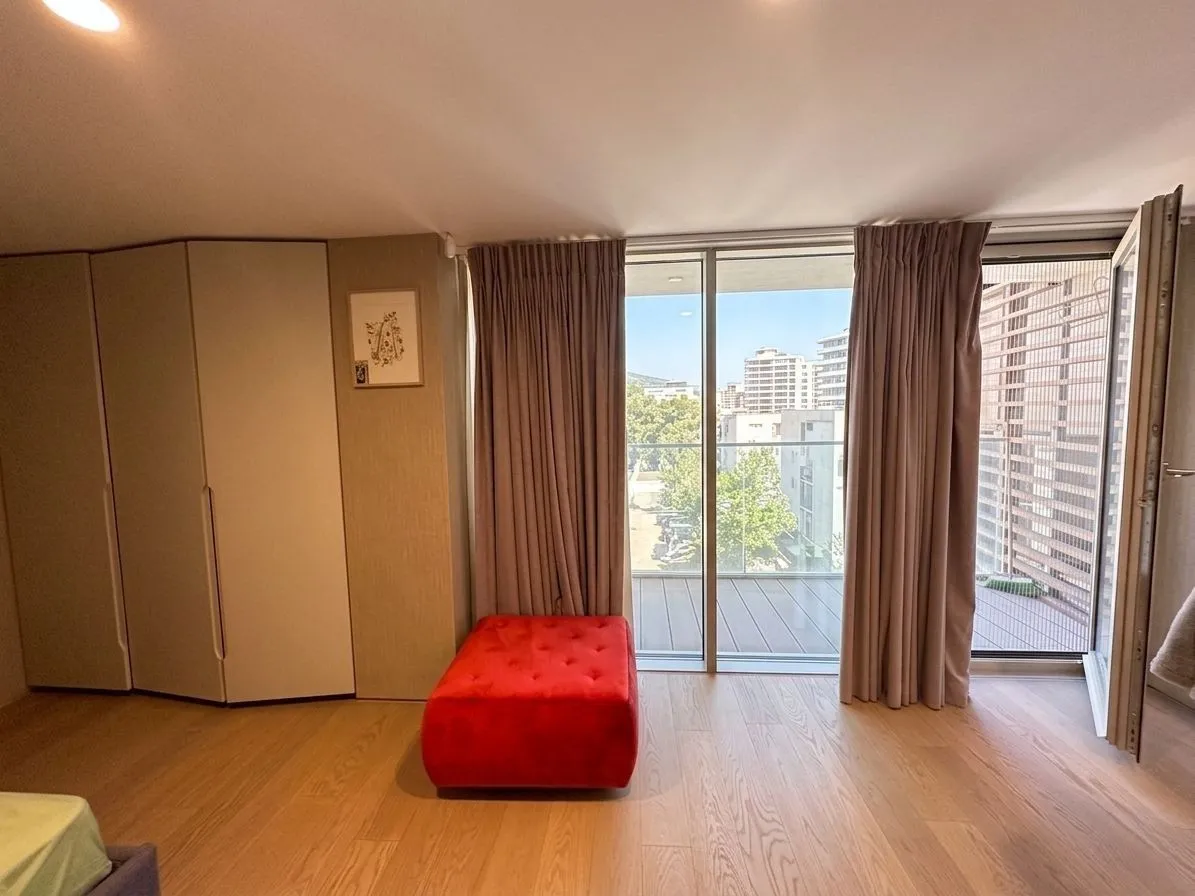 Izdavanje, dvosoban stan, 98m², Centar, Budva
