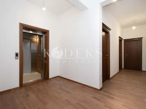 Prodaja, četvorosoban stan, 221m², Vezirov Most, Podgorica - image 27