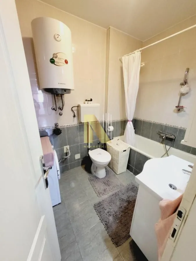 Prodaja, trosoban stan, 70m², Socijalno, Novi Sad Sve Podlokacije