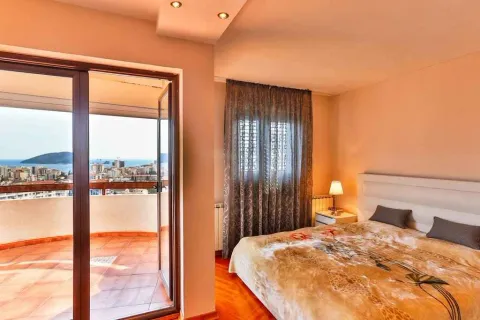 Bright bedroom with access to a terrace and a sea view. - image 23
