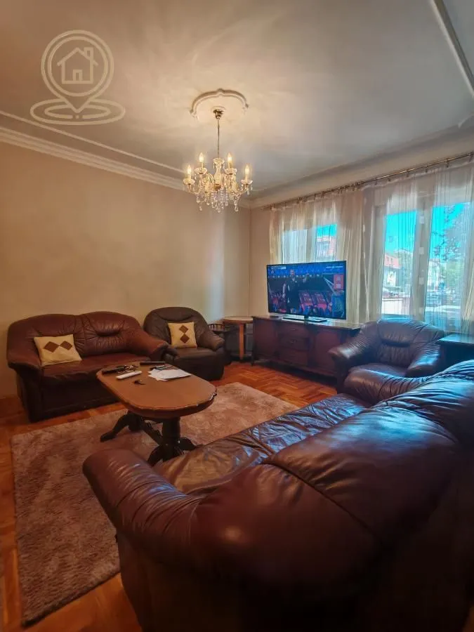 Izdavanje, trosoban stan, 107m², Cvetkova Pijaca, Zvezdara Sve Podlokacije