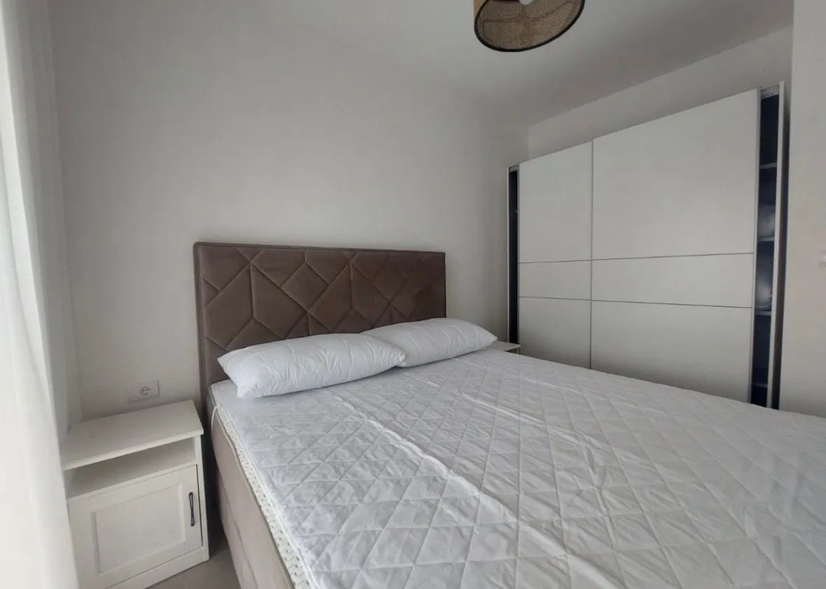 Izdavanje, dvosoban stan, 70m², Gradiošnica, Tivat