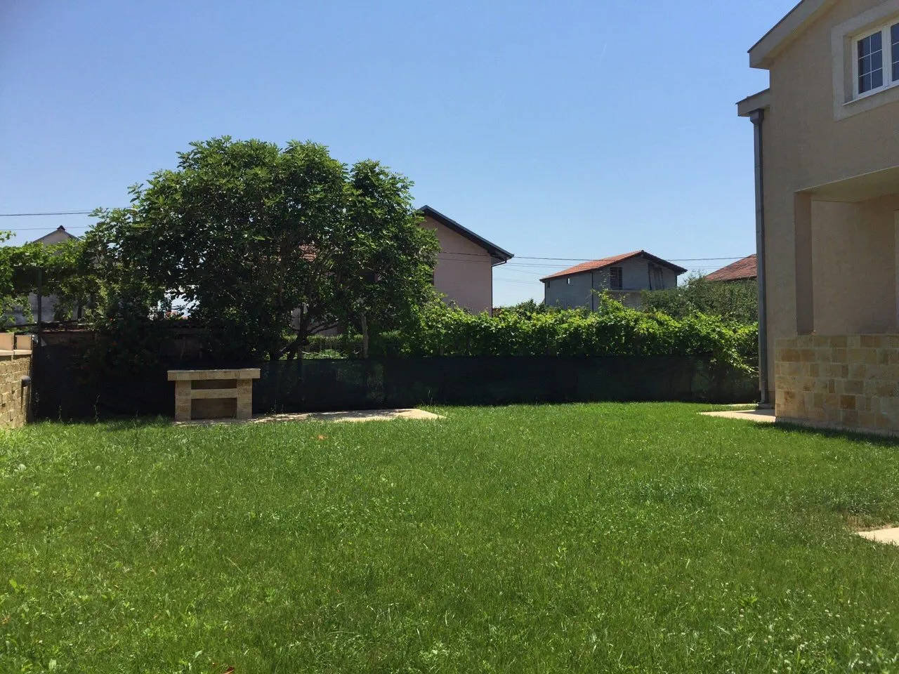 Izdavanje, kuća, 320m², Gornja Gorica, Podgorica