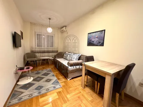 Izdavanje, garsonjera, 25m², Pobrežje, Podgorica - image 1