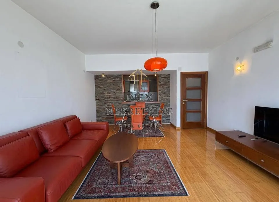 Prodaja, jednosoban stan, 65m², Centar, Bar