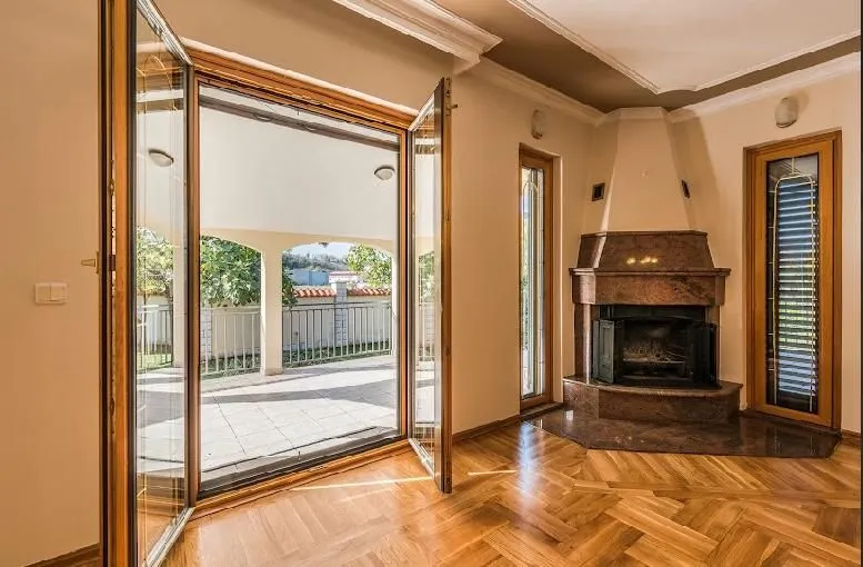 Izdavanje, kuća, 370m², Zabjelo, Podgorica