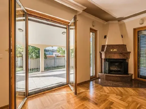 Izdavanje, kuća, 370m², Zabjelo, Podgorica - image 4