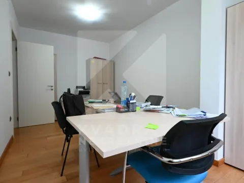 Prodaja, trosoban stan, 114m², Centar, Podgorica - image 9