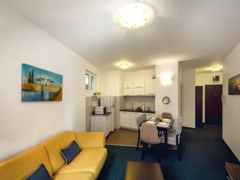 Izdavanje, dvosoban stan, 58m², Boreti, Budva - image 8