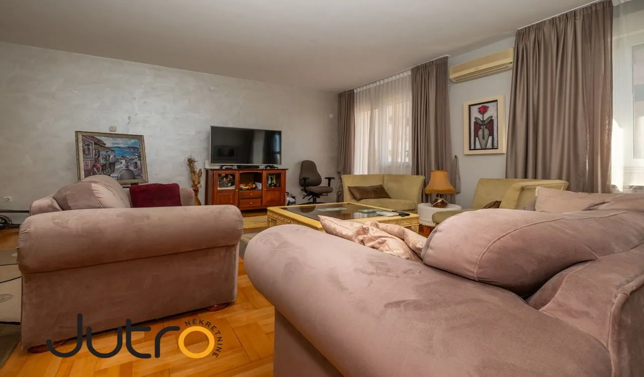 Izdavanje, trosoban stan, 115m², Gorica C, Podgorica