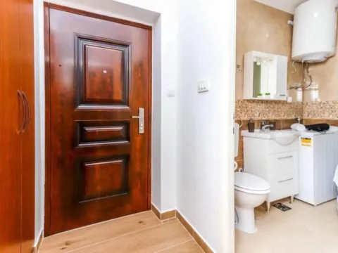 Izdavanje, jednosoban stan, 40m², Centar, Tivat - image 6