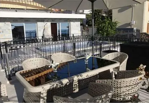 Izdavanje, kuća, 153m², Krimovica, Kotor - image 2