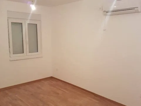 Izdavanje, jednosoban stan, 44m², City Kej, Podgorica - image 5