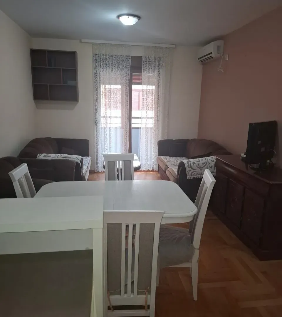 Izdavanje, jednosoban stan, 41m², Stari Aerodrom, Podgorica