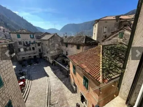 Prodaja, dvosoban stan, 84m², Centar, Kotor - image 1