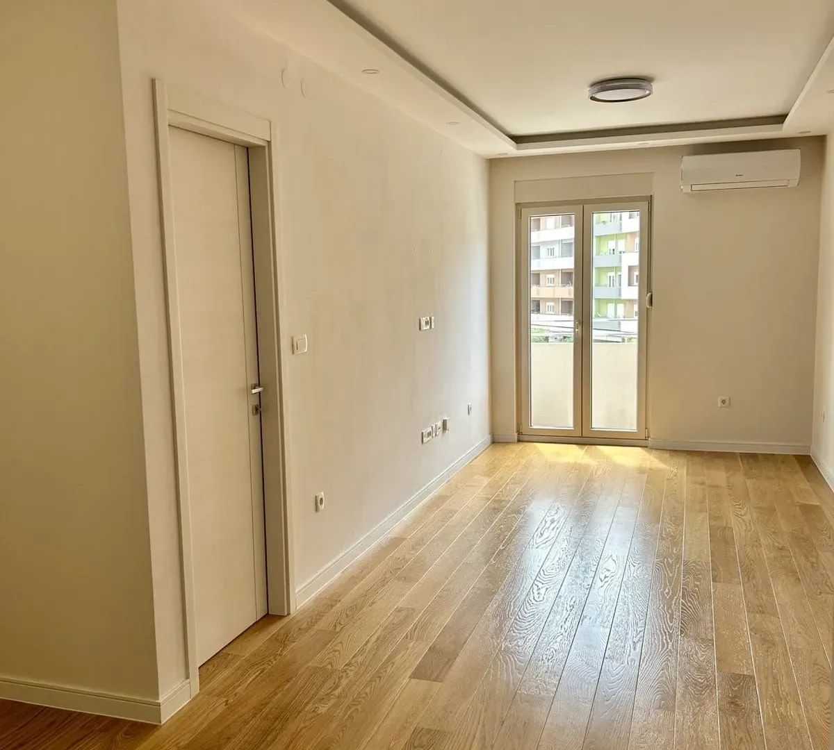 Izdavanje, jednosoban stan, 43m², Central Point, Podgorica