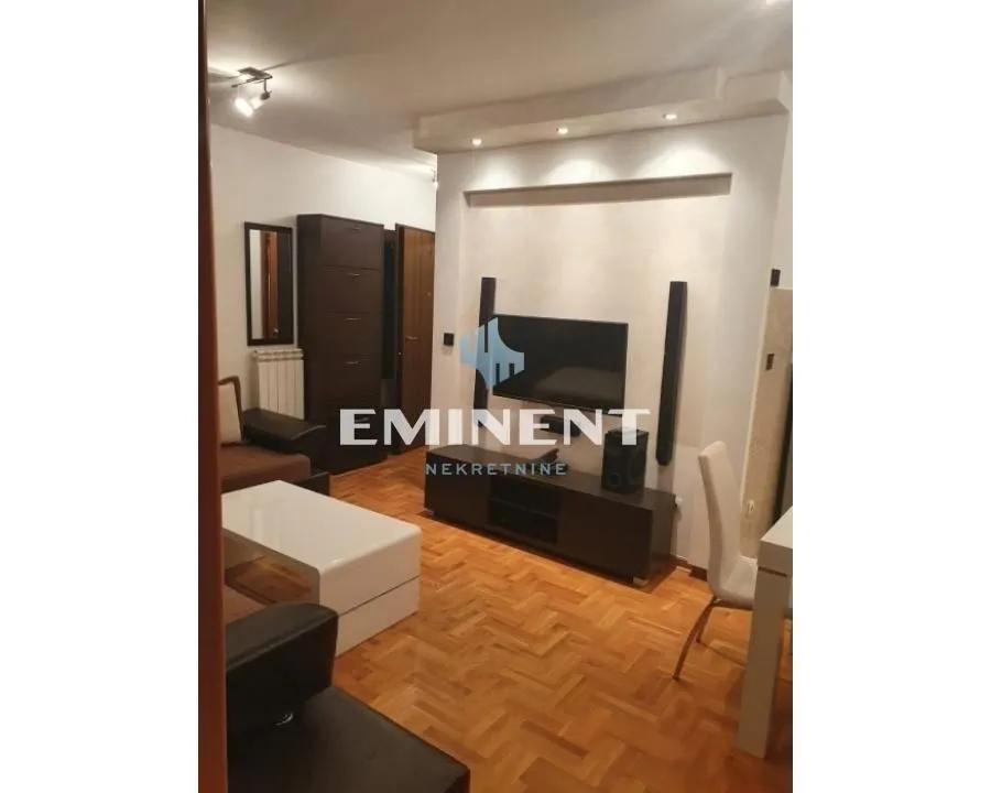 Izdavanje, dvosoban stan, 40m², Crveni Krst, Beograd