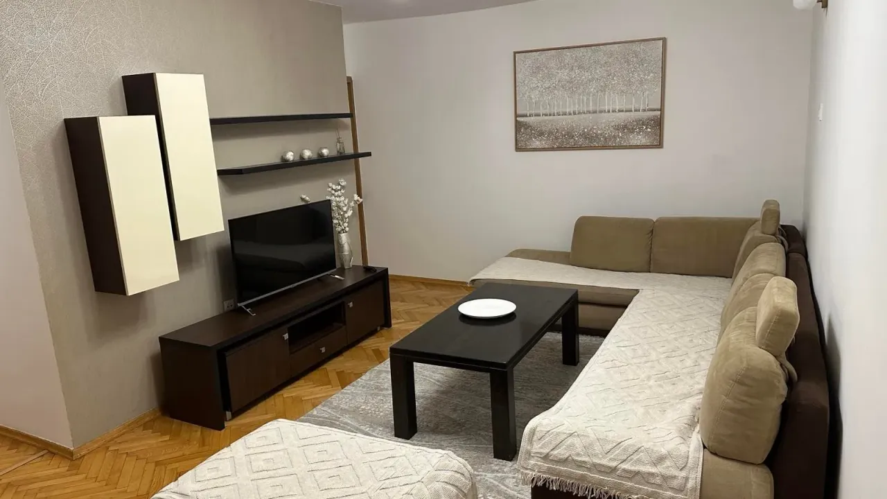 Izdavanje, dvosoban stan, 80m², Momišići, Podgorica