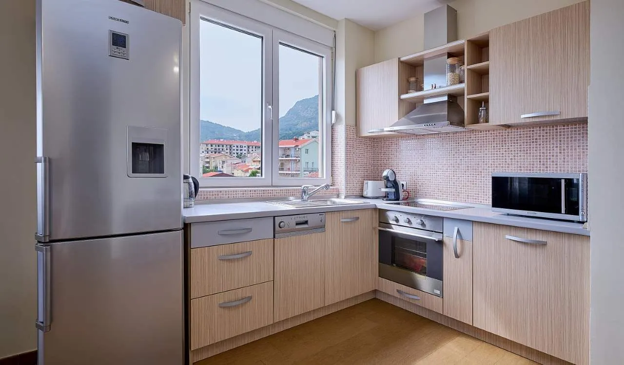 Prodaja, dvosoban stan, 88m², Lazi, Budva