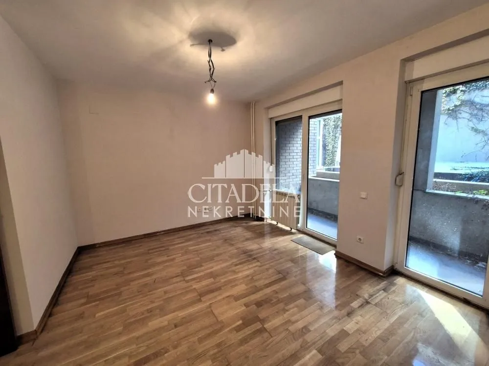 Prodaja, trosoban stan, 74m², Vračar Hram, Vračar Sve Podlokacije