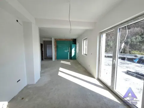 Prodaja, dvosoban stan, 75m², Petrovac, Budva - image 11