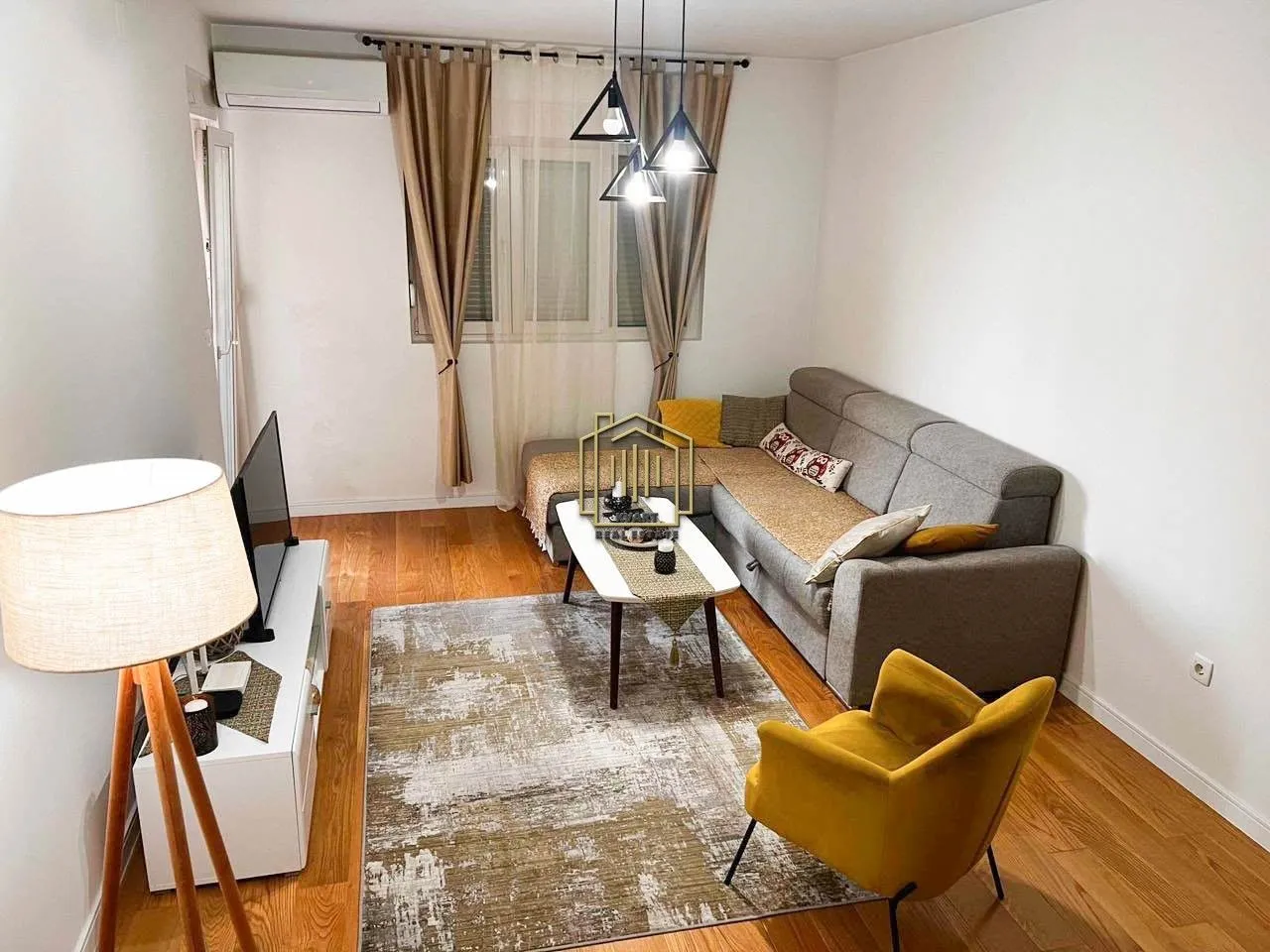 Prodaja, jednosoban stan, 40m², Central Point, Podgorica