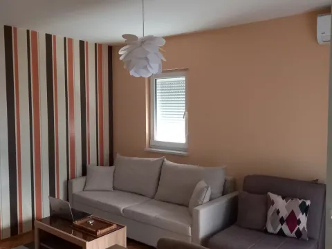 Rent, studio apartment, 29m², Podkošljun, Budva - image 2