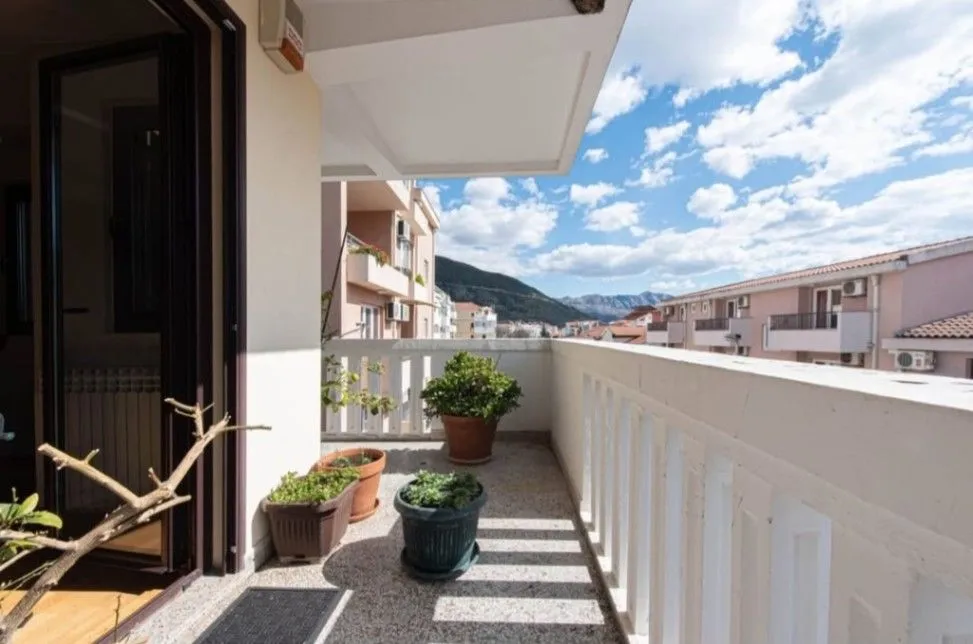 Prodaja, trosoban stan, 120m², Mainski Put, Budva
