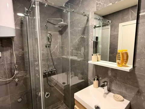 Rent, two bedroom apartment, 86m², Budva, Crna Gora - image 13