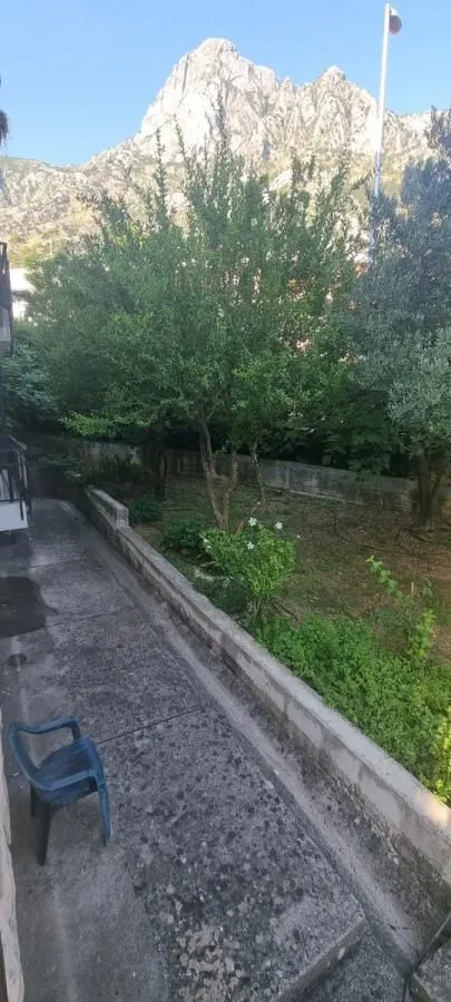 Rent, two bedroom apartment, 83m², Kotor, Crna Gora