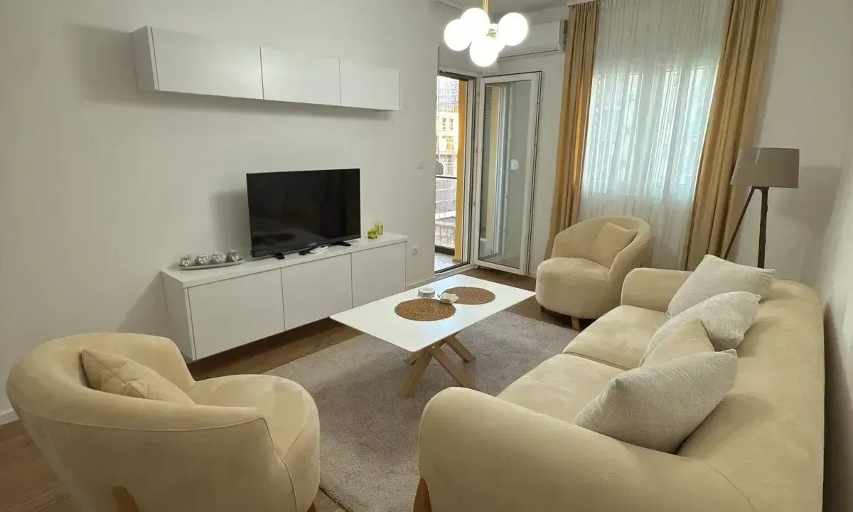 Izdavanje, jednosoban stan, 45m², Pobrežje, Podgorica